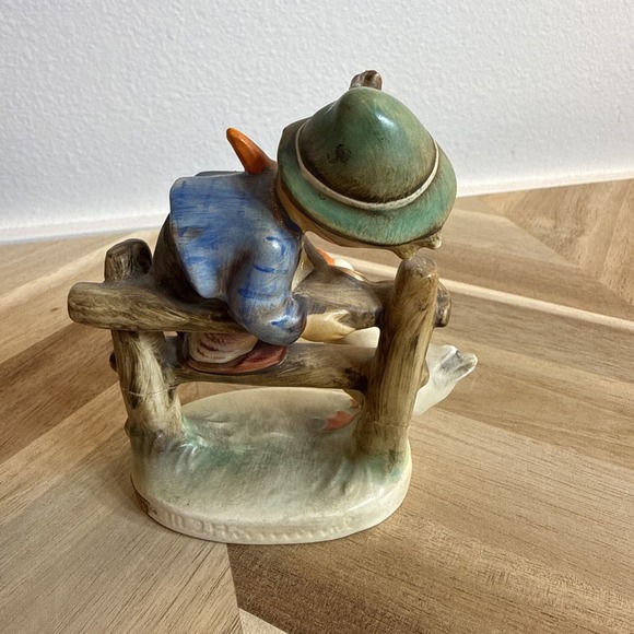 Goebel Hummel Figurine 195 2/0 TMK 2 "Barnyard Hero" Boy on Fence W. Germany '48 - Picture 3 of 5